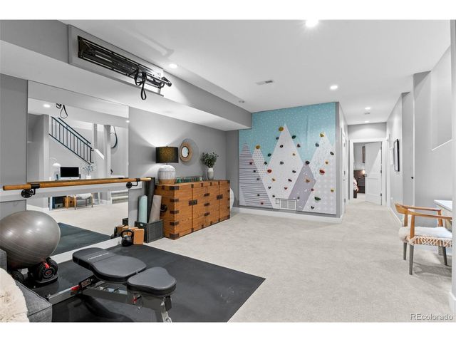 2880 Curtis St, Denver, CO 80205