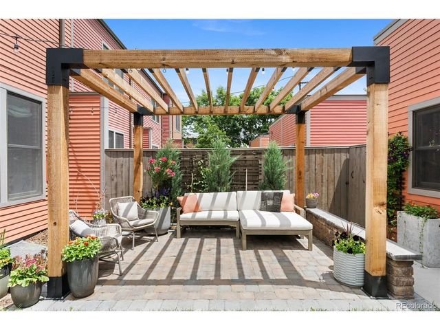 2880 Curtis St, Denver, CO 80205