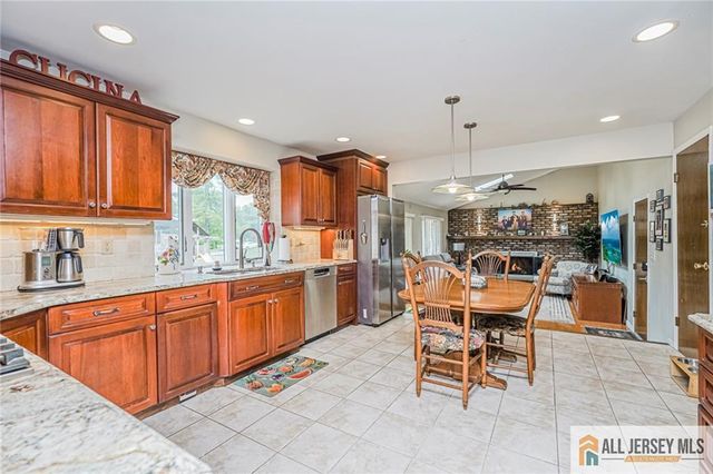 27 Woodmere Road, North Brunswick, NJ 08902