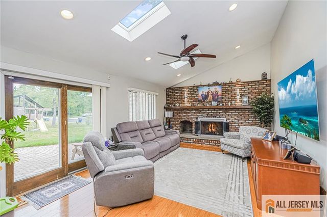 27 Woodmere Road, North Brunswick, NJ 08902