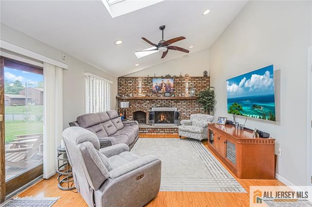 27 Woodmere Road, North Brunswick, NJ 08902