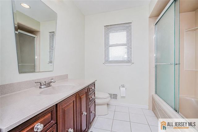 27 Woodmere Road, North Brunswick, NJ 08902