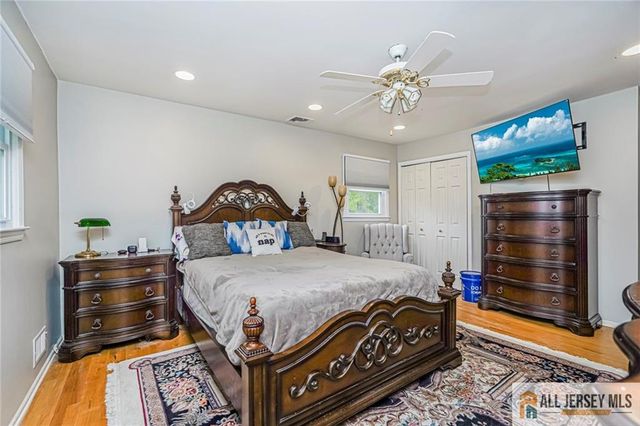 27 Woodmere Road, North Brunswick, NJ 08902