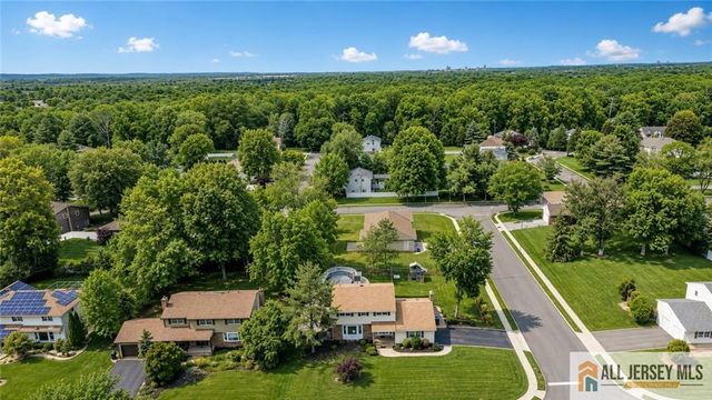 27 Woodmere Road, North Brunswick, NJ 08902