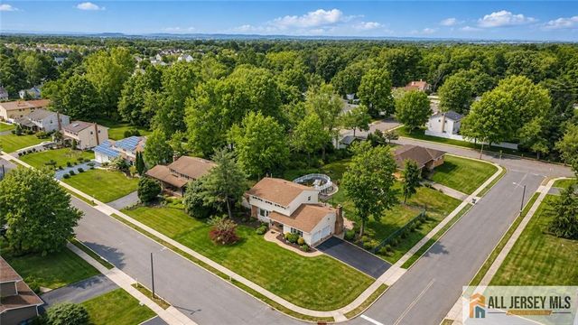 27 Woodmere Road, North Brunswick, NJ 08902
