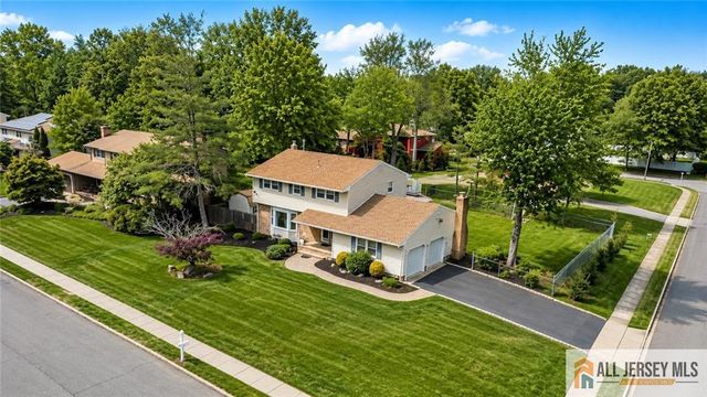27 Woodmere Road, North Brunswick, NJ 08902