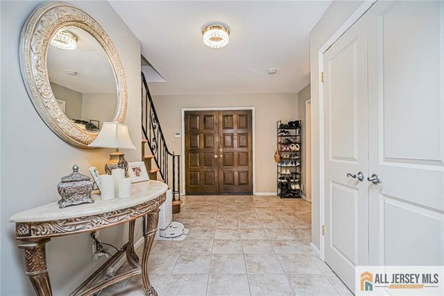 27 Woodmere Road, North Brunswick, NJ 08902