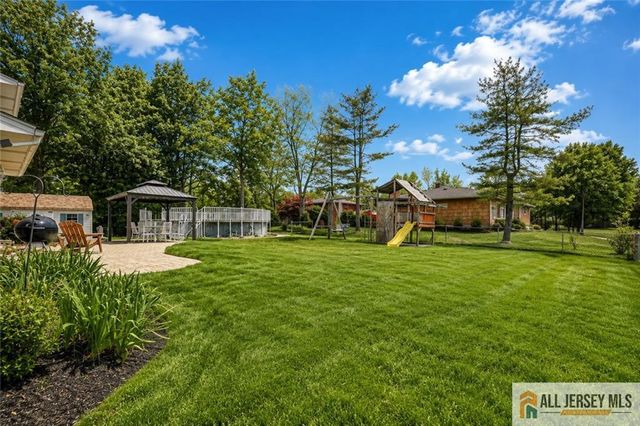 27 Woodmere Road, North Brunswick, NJ 08902