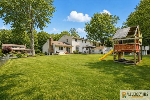 27 Woodmere Road, North Brunswick, NJ 08902