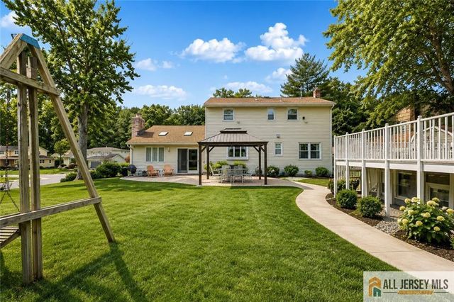 27 Woodmere Road, North Brunswick, NJ 08902