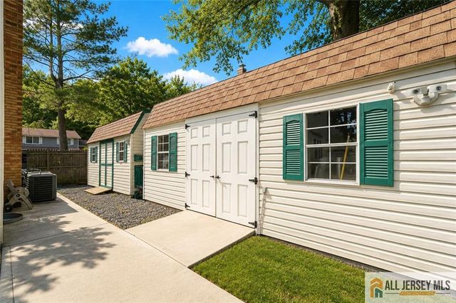27 Woodmere Road, North Brunswick, NJ 08902