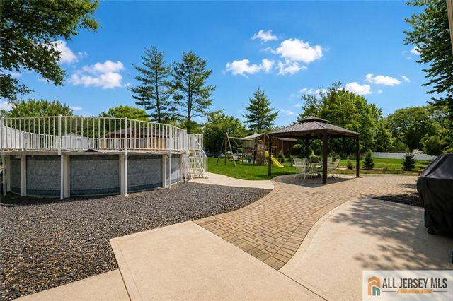 27 Woodmere Road, North Brunswick, NJ 08902