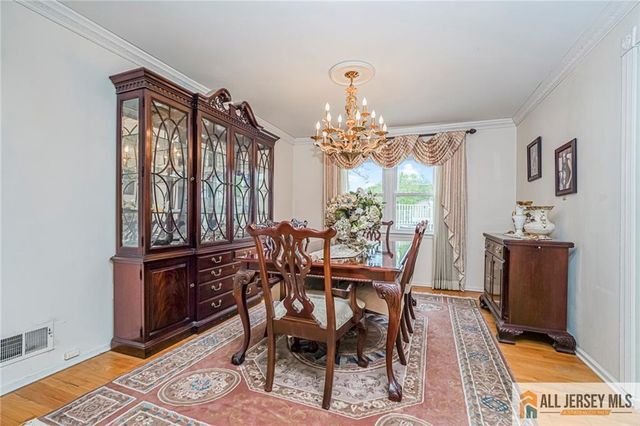 27 Woodmere Road, North Brunswick, NJ 08902