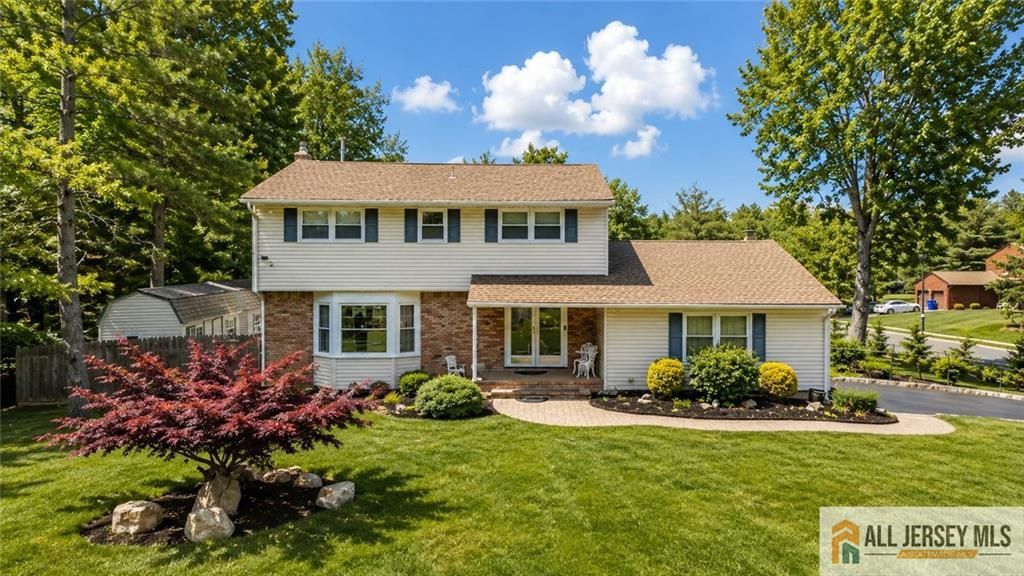 27 Woodmere Road, North Brunswick, NJ 08902