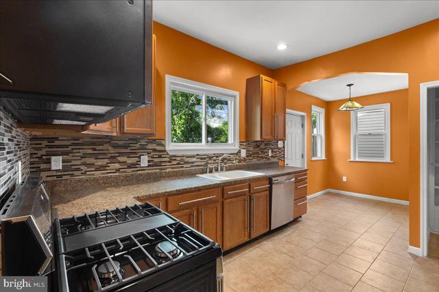 919 CARTERET AVE, Trenton, NJ 08618
