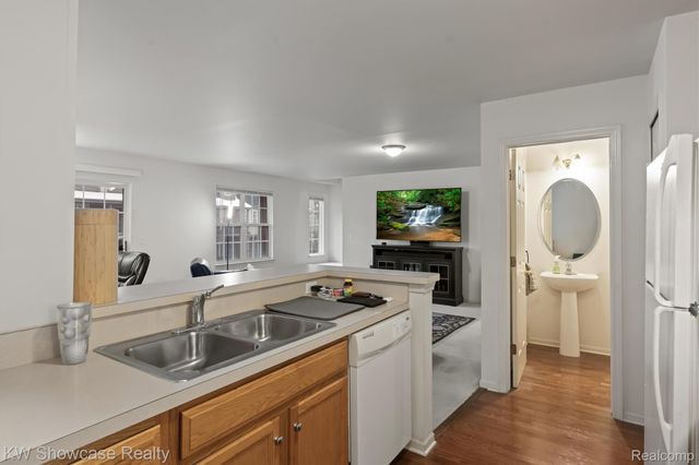 614 Napa Valley Drive 11, Milford Charter Township, MI 48381