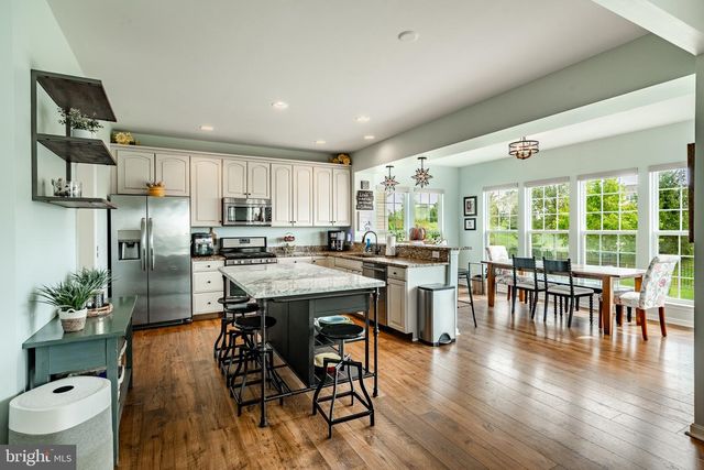 662 EMPIRE DR, Downingtown, PA 19335