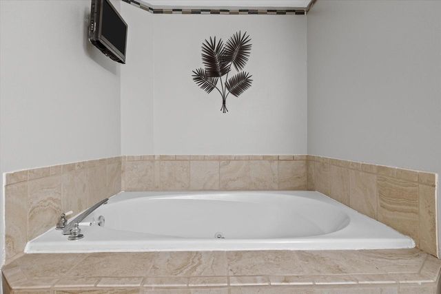 N67W30854 Golf ROAD, Hartland, WI 53029