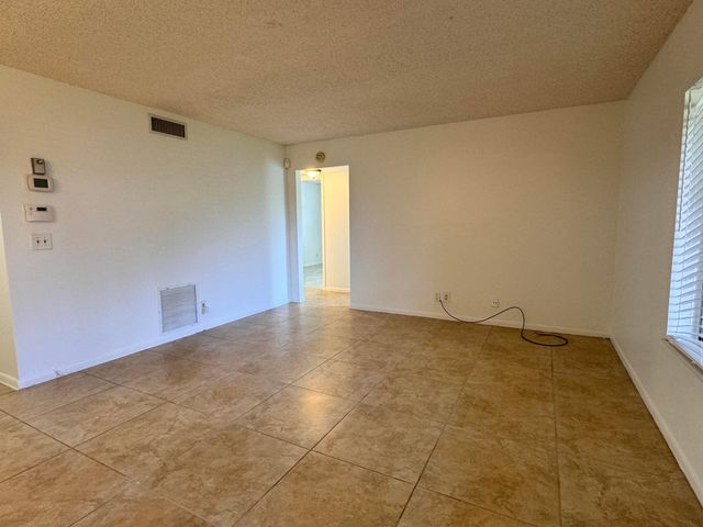 539 Shady Pine Way B1, Greenacres, FL 33415