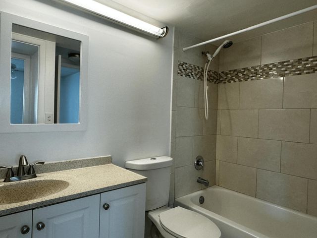 539 Shady Pine Way B1, Greenacres, FL 33415