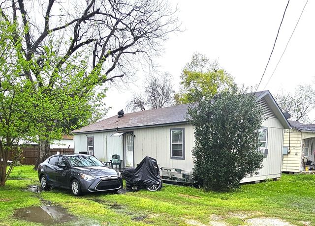 1106 S Airhart Drive, Baytown, TX 77520