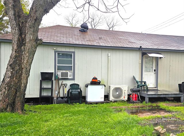 1106 S Airhart Drive, Baytown, TX 77520