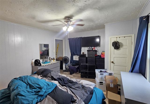 1106 S Airhart Drive, Baytown, TX 77520