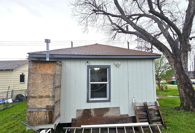 1106 S Airhart Drive, Baytown, TX 77520