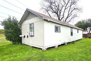 1106 S Airhart Drive, Baytown, TX 77520