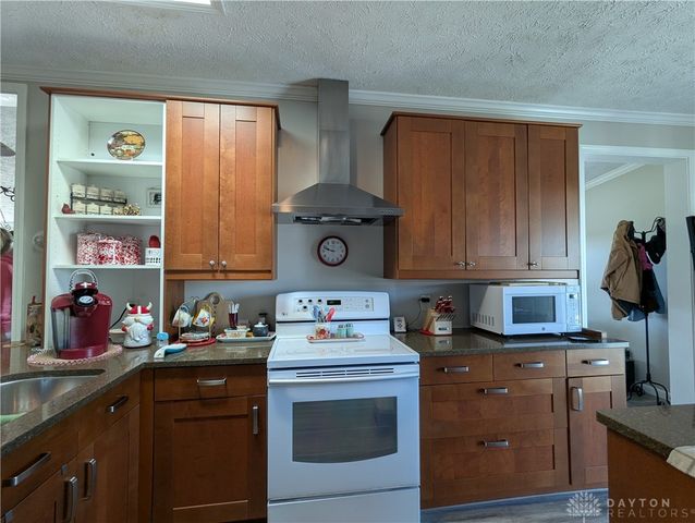 7776 Clifton Road, South Charleston, OH 45368