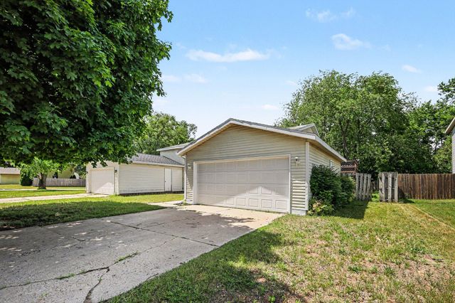 423 Pine Place Street Se, City Of Kentwood, MI 49548