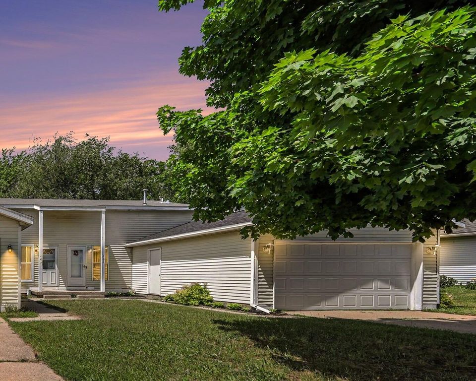 423 Pine Place Street Se, City Of Kentwood, MI 49548
