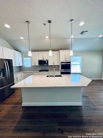 7639 COTTONWOOD RDG, Boerne, TX 78015