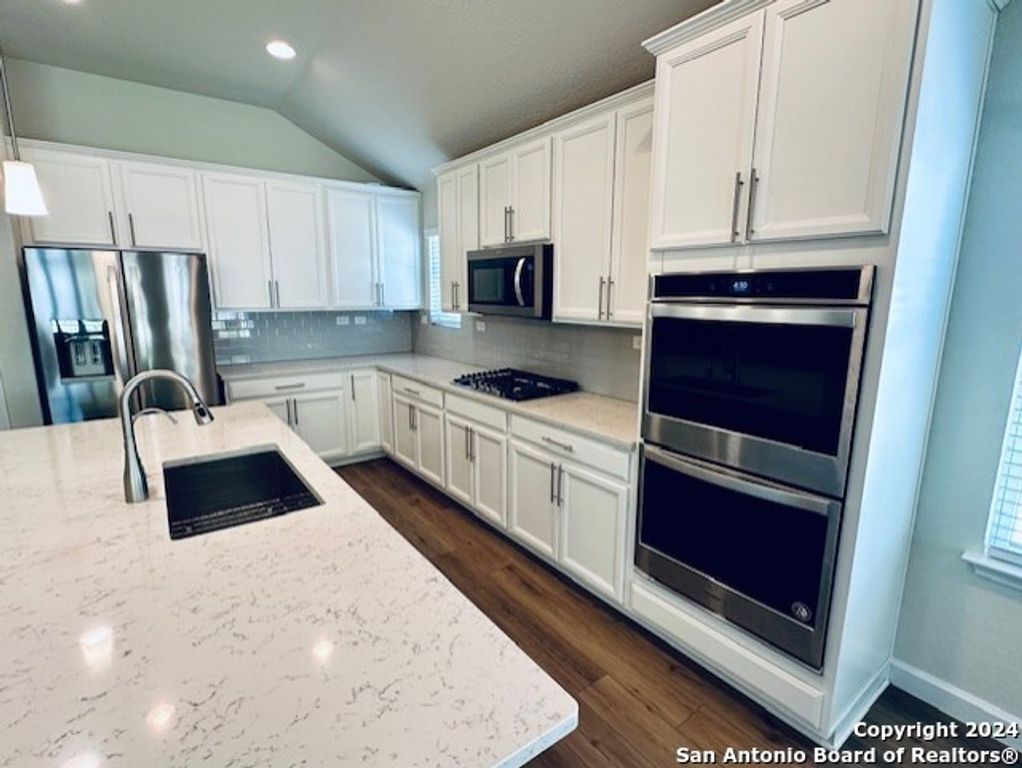 7639 COTTONWOOD RDG, Boerne, TX 78015