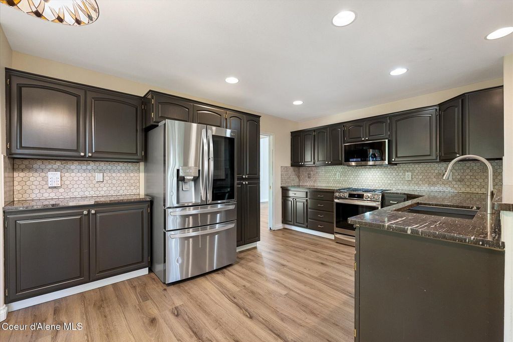 2842 N Stone Pines CT, Coeur d'Alene, ID 83815 photo 2