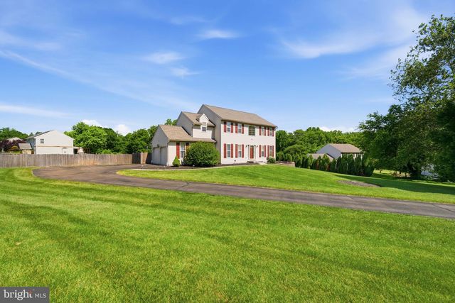 101 WHITE DOE DR, Lincoln University, PA 19352