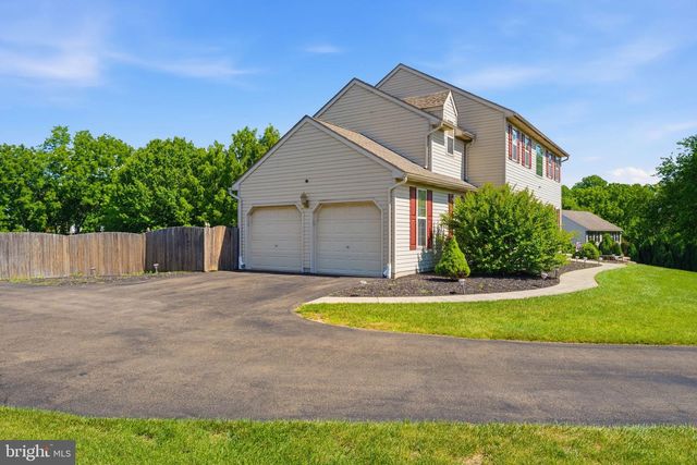 101 WHITE DOE DR, Lincoln University, PA 19352