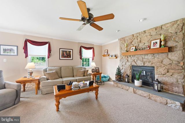 101 WHITE DOE DR, Lincoln University, PA 19352