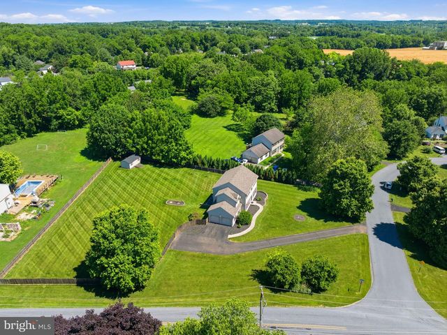 101 WHITE DOE DR, Lincoln University, PA 19352
