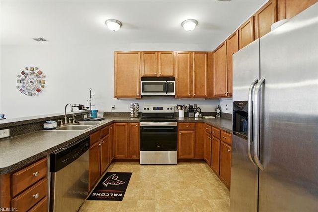 924 Southmoor Dr Unit 204, Virginia Beach, VA 23455