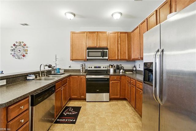 924 Southmoor Dr Unit 204, Virginia Beach, VA 23455