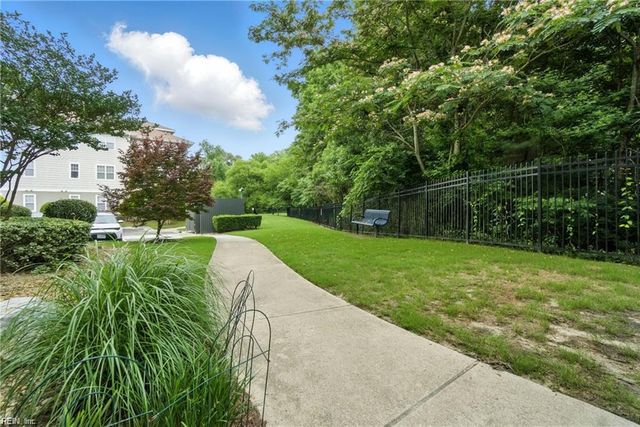 924 Southmoor Dr Unit 204, Virginia Beach, VA 23455