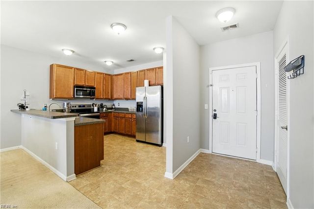 924 Southmoor Dr Unit 204, Virginia Beach, VA 23455