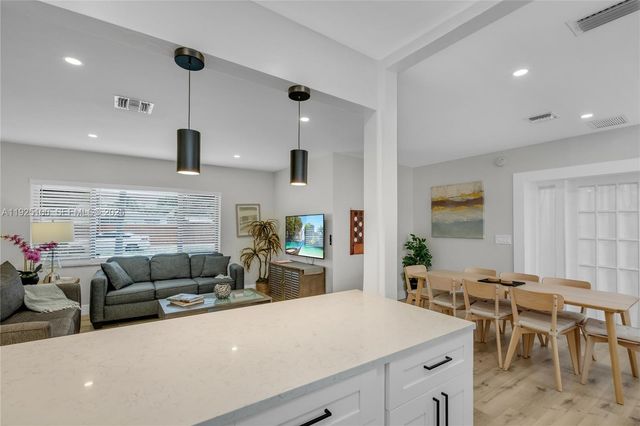 1204 NE 7th St, Pompano Beach, FL 33060