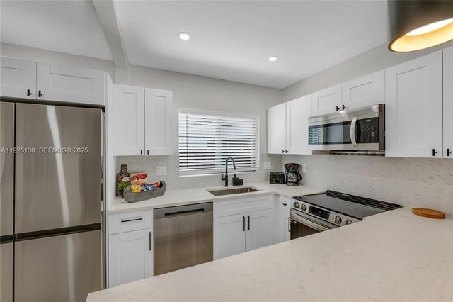 1204 NE 7th St, Pompano Beach, FL 33060