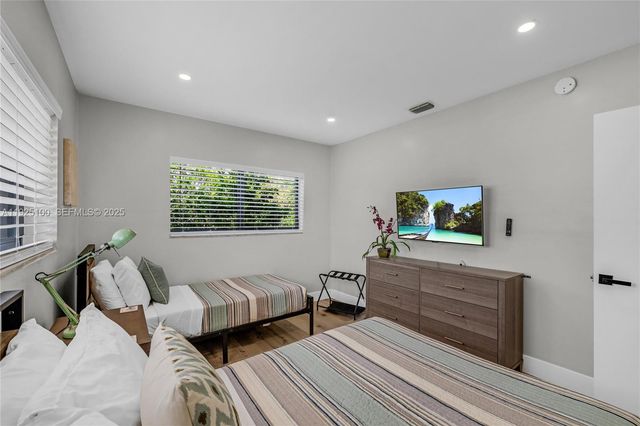 1204 NE 7th St, Pompano Beach, FL 33060