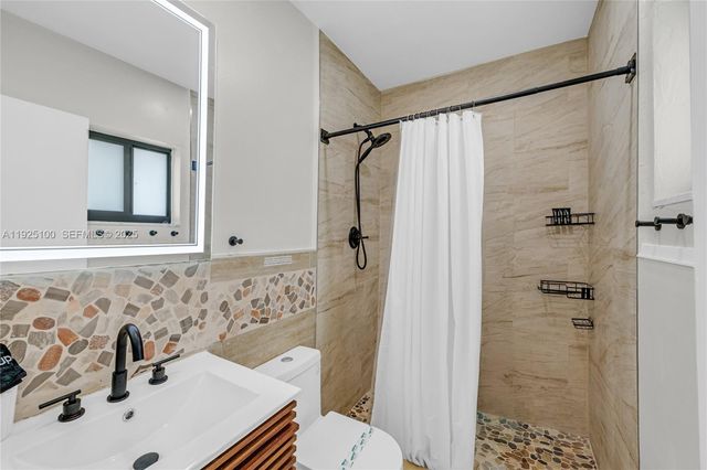 1204 NE 7th St, Pompano Beach, FL 33060