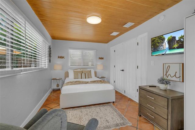 1204 NE 7th St, Pompano Beach, FL 33060