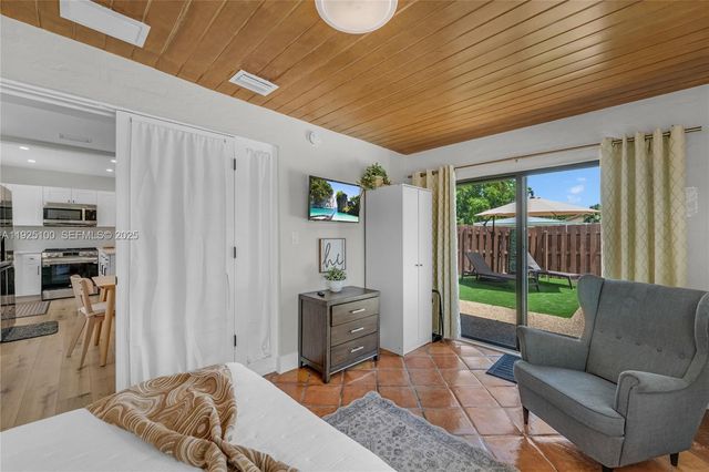 1204 NE 7th St, Pompano Beach, FL 33060