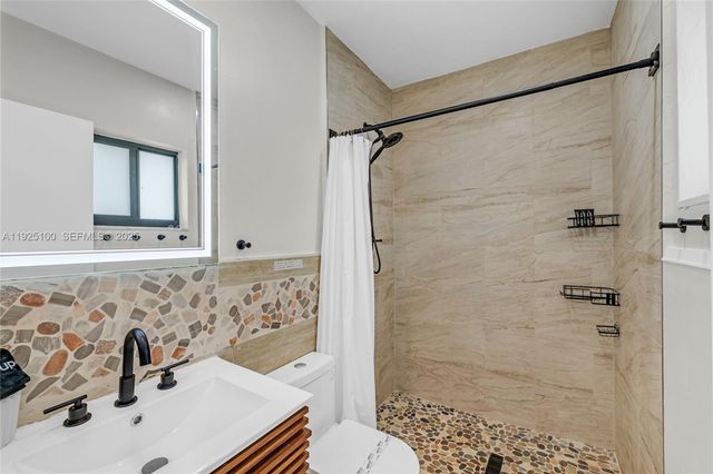 1204 NE 7th St, Pompano Beach, FL 33060